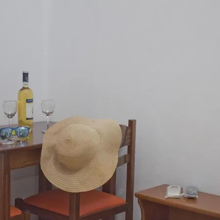 Vaso Hotel *